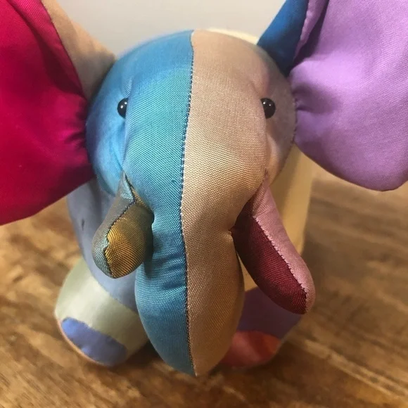 100 % Thai Silk Elephant. Multicolored and in perfect condition. BNWT - Picture 7 of 8
